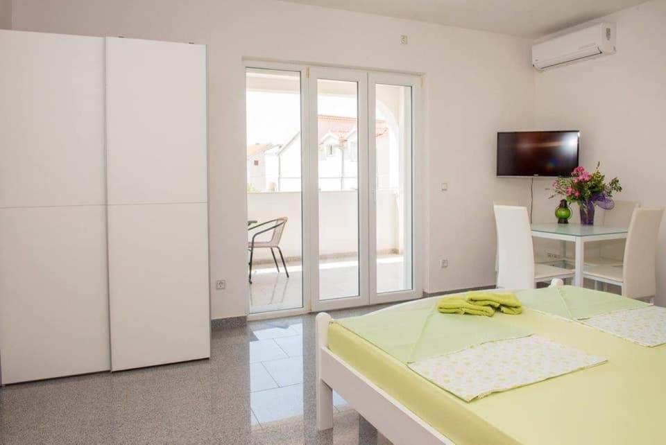Apartment Vodice - Lovric 외부 사진